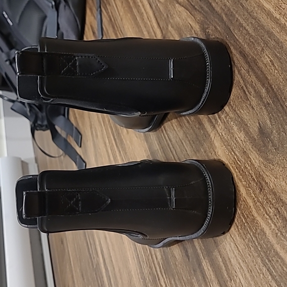 Boots - Picture 2 of 5